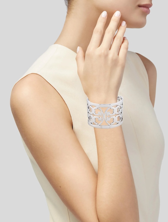 Tory Burch Reva Cut-out Logo Cuff Silver NWT - Etsy Australia Tory Burch Reva Cut-out Logo Cuff Silver NWT - Etsy Australia