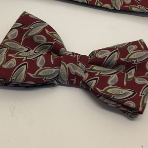 Pre-tied bow tie | Men&#39;s 90s Vintage bow tie | silk paisley bow tie