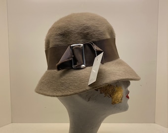 Ladies 70s Vintage Bucket Hat | Women's Wool Felt Cloche Hat for Movie Costume and Classic Charm