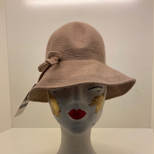 Vintage jaren 70 cloche-hoed voor dames | Taupekleurige hoge top | Wolvilt | Perfecte alledaagse accessoire
