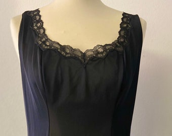 Vintage Full Slip for Women in Timeless Black with Feminine Lace Detailing - Size M/L