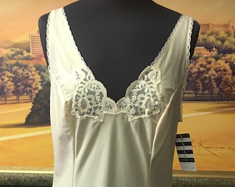 Women&#39;s Vintage Beige Full Slip | Ideal Undergarment for any Outfit | Size EU 42