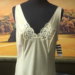 Women&#39;s Vintage Beige Full Slip | Ideal Undergarment for any Outfit | Size EU 42