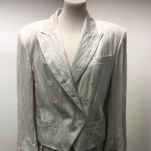 Damen Rockanzug von Mura | 80s Vintage cremeweißer Faltenrock und kurze Jacke | Größe 40