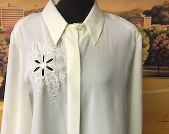 Timeless Vintage 70s Long Sleeved Shirt | Elegant Ladies White Button Up shirt with Detailing