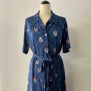 Vestido camisa com estampa abstrata azul vintage exclusivo | Tamanho M | Moda de verão sem esforço | Arte vestível