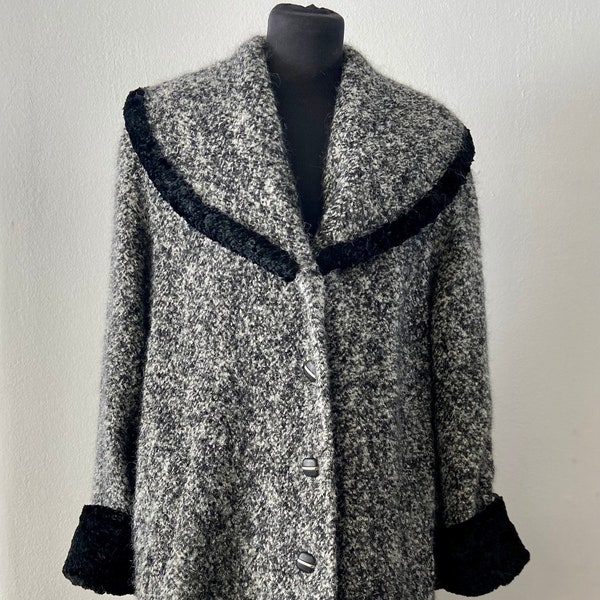 Vintage 90s Gray Wool Boucle Coat with Faux Black Fur Trim | Women's Size M