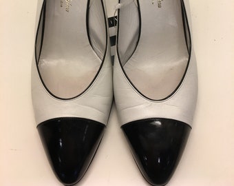 Ladies Vintage 1970's pumps | two-tone black and white pumps | sling back pumps | size 38