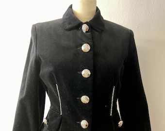 Elegancka damska marynarka z czarnego aksamitu w stylu lat 90., krótka, w stylu vintage | Wyprodukowano we Włoszech | Rozmiar EU 38