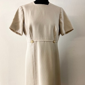 Women&#39;s Vintage 60s Dress | Retro Short Sleeve Dress with Detailed Waist | Size M