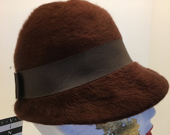 70s Vintage Women's Cloche Hat in Brown | A Lovely Everyday Accessory