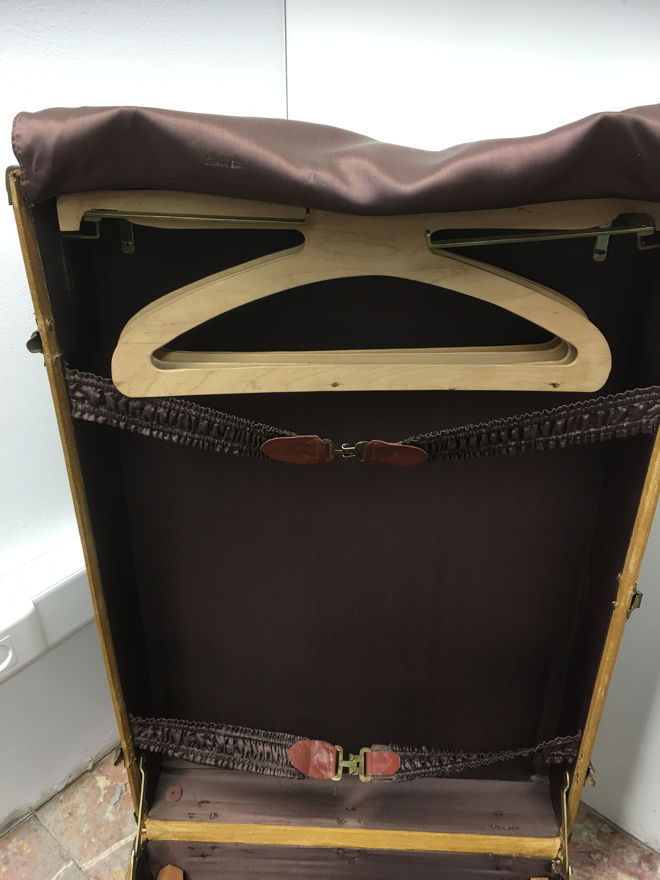 Wardrobe Trunk Vintage Steamer Trunk C1950 Includes 4 Wood Hangers