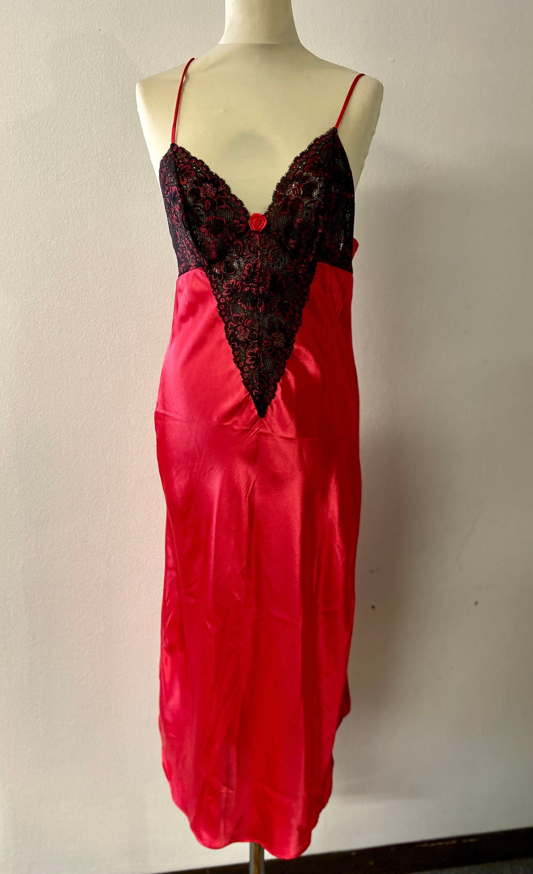 Women's Vintage Red Nightgown in 90's Slip Style | Size M with Elegant Black Lace Trim