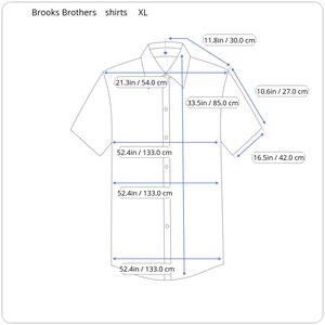 Puede incluir: Una camisa blanca de vestir con cuello abotonado y mangas cortas. La camisa tiene medidas en pulgadas y cent&iacute;metros.