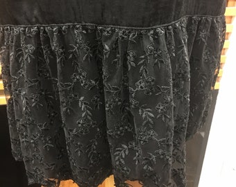 Vintage 80s Ladies Skirt | Elegant Vintage Black Skirt | Trimmed with a Lace Ruffle | Ladies Size 40/42