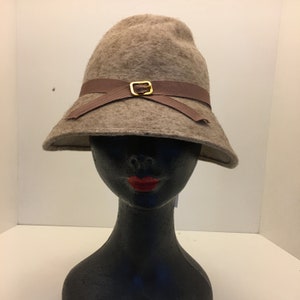 Stylish Vintage 70&#39;s Beige Wool Felted Hat | Cloche Hat for Women by Chapeaulux | Always stylish