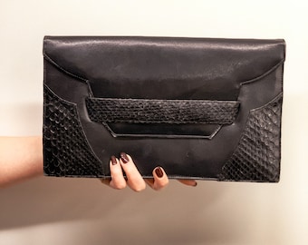 Sac à main en cuir pour femme | Sac vintage des années 80 pour femme | Pochette en cuir noir avec bordure en peau de serpent | sac enveloppe