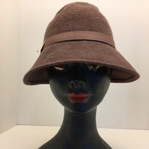 Women&#39;s Vintage Brown Cloche Hat | 70s Wide Brimmed wool felt Winter Hat