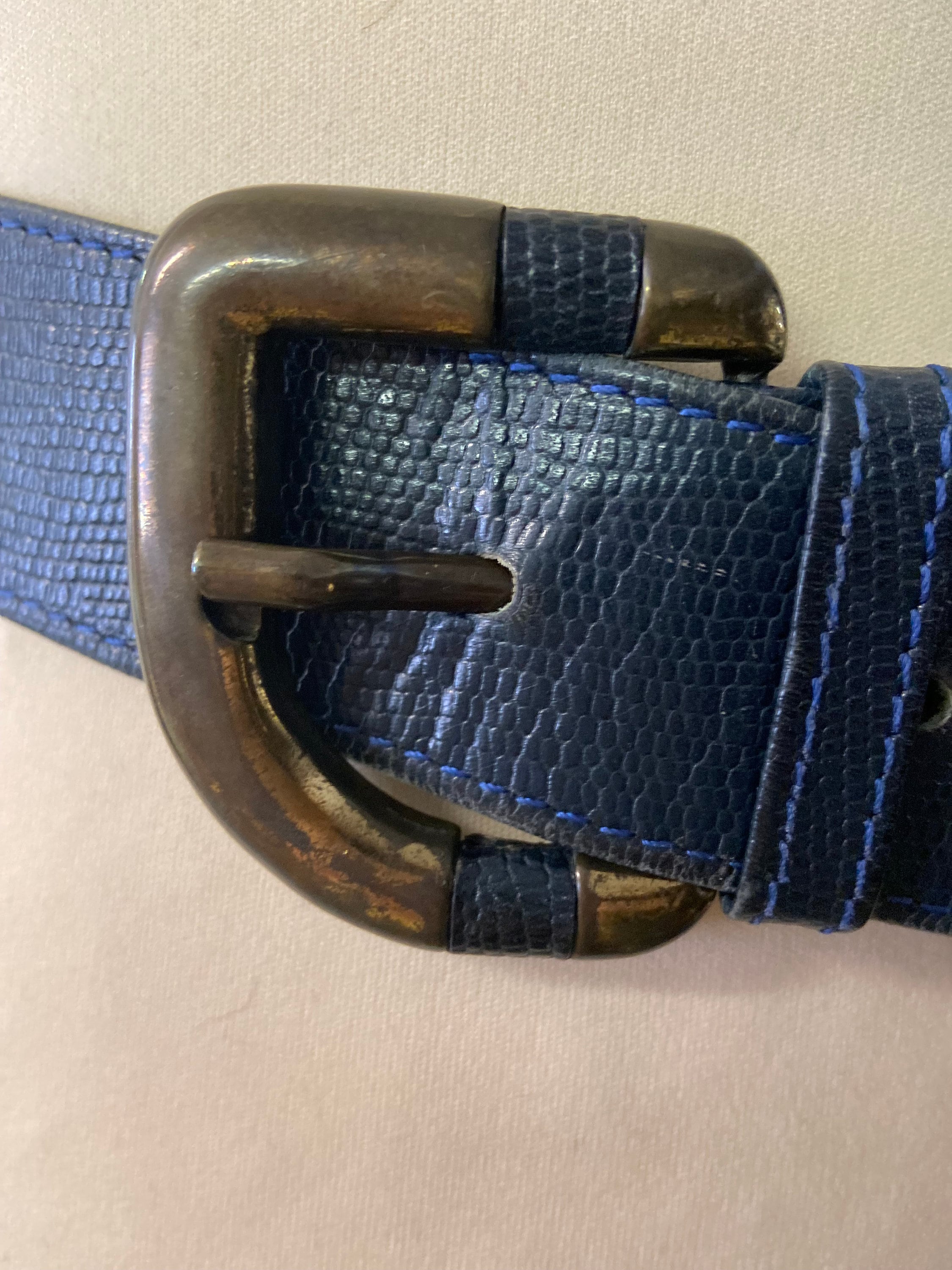 Vintage Blue Leather Belt Women’s Size Large – Classic Retro Fashion Vintage Light Blue Leather Belt With Classic Silver Buckle  main image 2