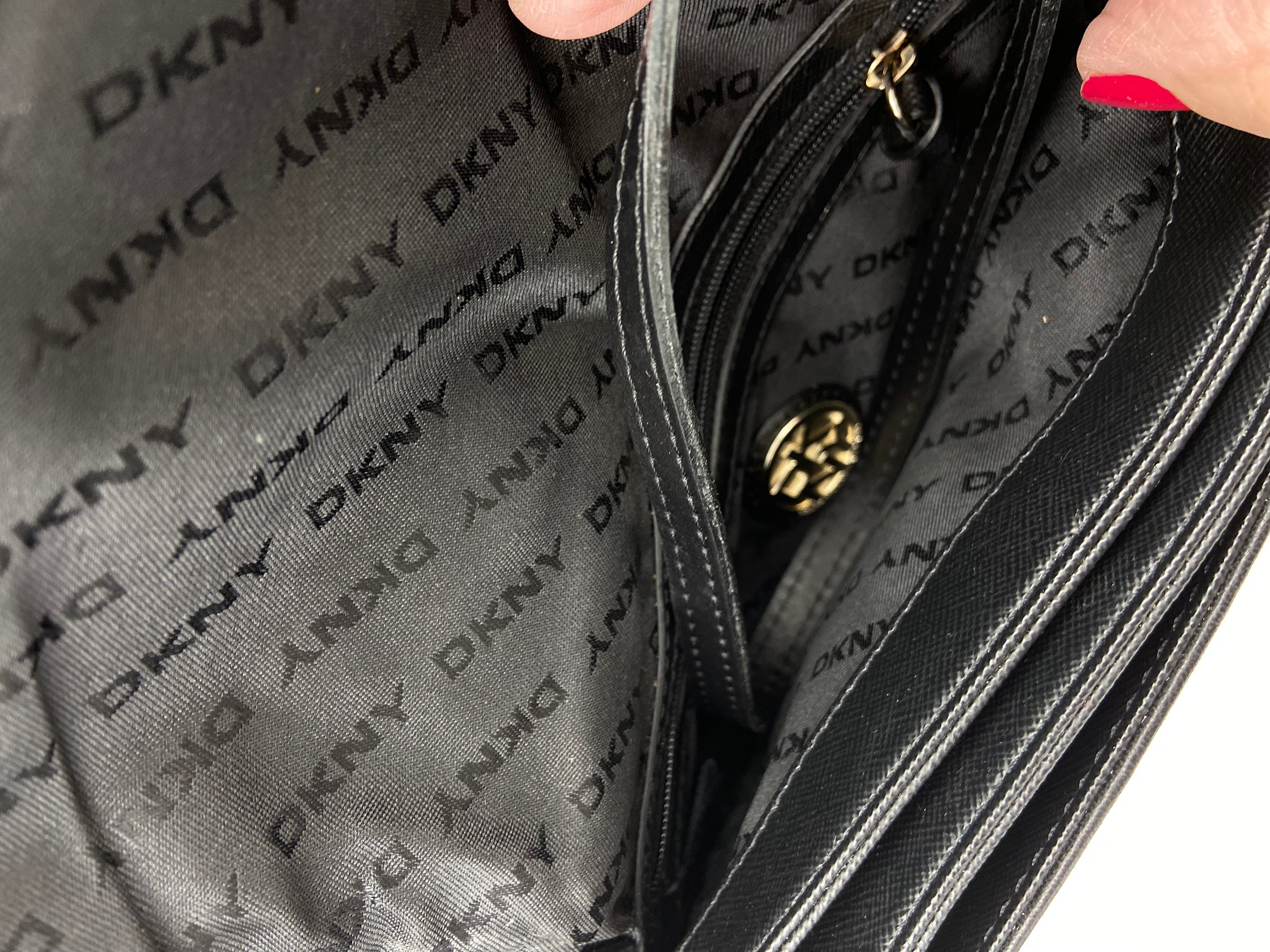 女性用ユニークなヴィンテージ DKNY ハンドバッグ | 黒と白のゼブラ柄 