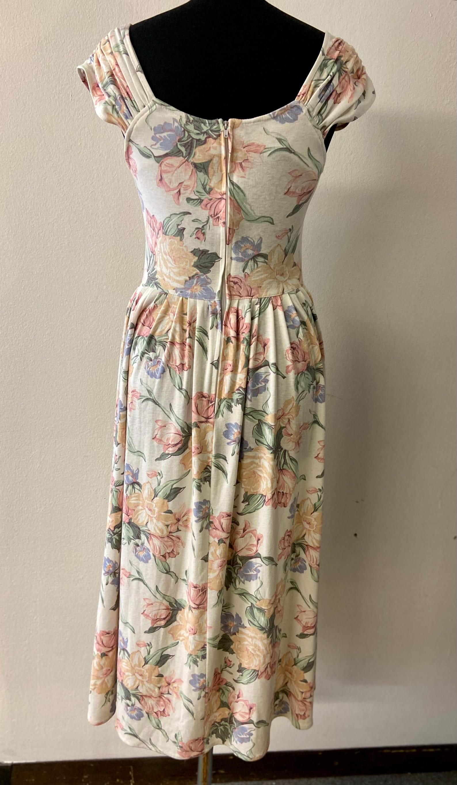 long cocktail dress Mirabella Sleeve Fitted Evening V Neck Dress Voile Size:Extra Small (Size 00) occasion-Cocktail