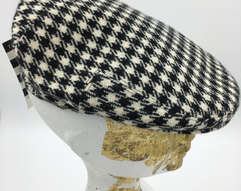 Vintage Men's Wool Flat Cap in Black and White Houndstooth pattern | Peaky Blinders Style Cabby Hat
