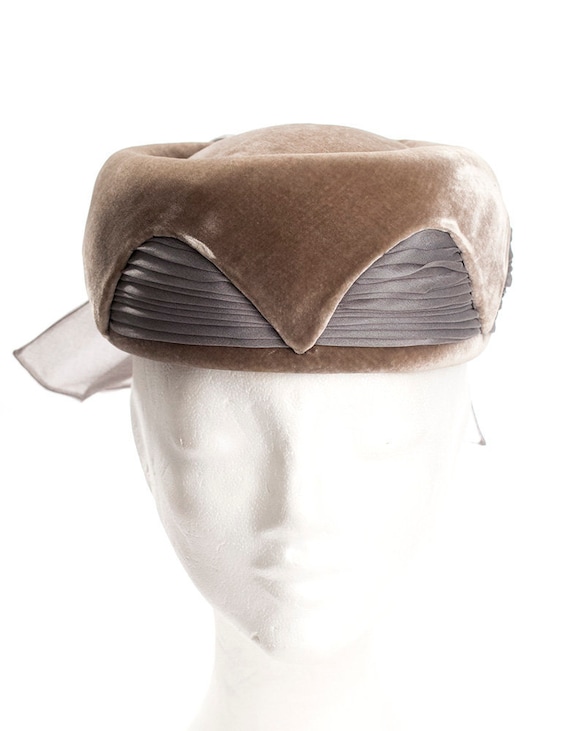 Women's 1960's hat | pillbox hat | gray velvet pil