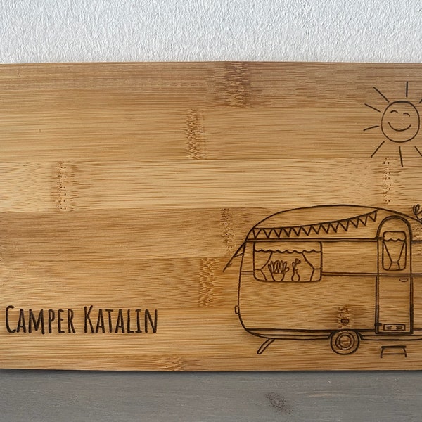 Frühstücksbrettchen „Camper“ mit persönlicher Gravur