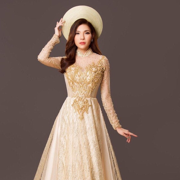 Wunderschöne Gold Perlen Hochzeit ao dai mit passendem gold Kopfschmuck, traditionelle vietnamesische ao dai für Braut auf Bestellung