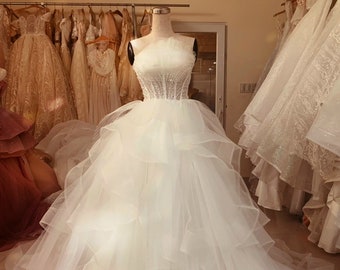 Stunning modern white strapless princess wedding dress, made to order beautiful bridal ball gown with layered tulle skirt