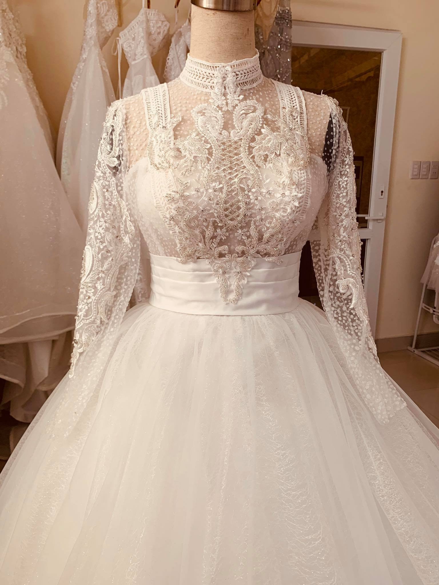 ivory vintage wedding dress