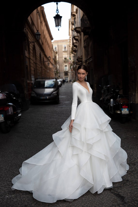 Simply Elegant White Organza Strapless Slit Wedding Dress - Lunss
