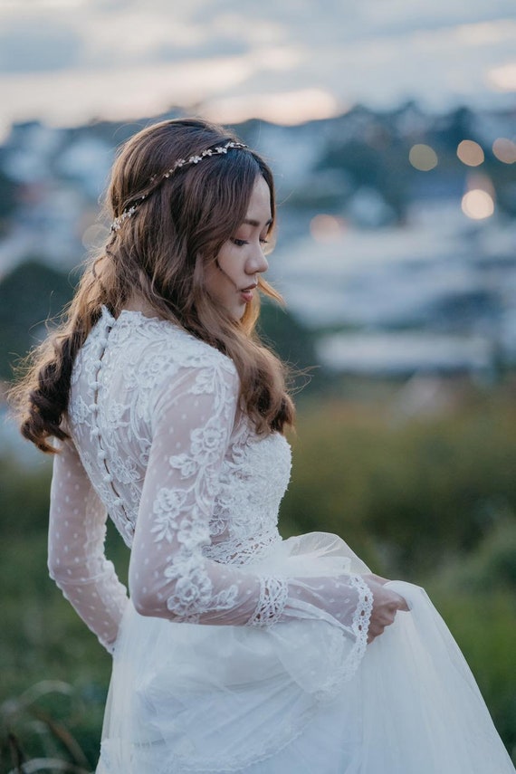 Mermaid Long Sleeve Wedding Dress Made to Order, Sexy Plunge Neck Sparkling  Lace Bridal Gown With Low Back and Long Sleeves 