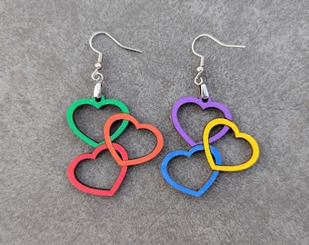 Regenbogen Herz Pride Ohrringe: Laser geschnittenes Holz, handbemalter LGBTQ+ Schmuck