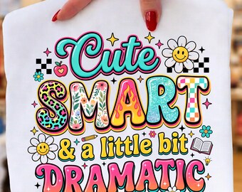 Söt smart liten dramatisk PNG, Retro lärarkokett sublimeringsdesign, Groovy Daisy skolflickaskjorta PNG,
