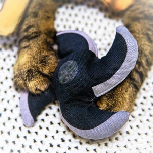 Epic Items Catnip Toy Shuriken Throwing Star, Filled w/ Certified Organic Catnip, Handmade Cat Toy