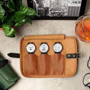 Personalisierte Uhrenrolle aus Leder, Reise-Uhrenrolle mit 3 Fächern, Uhrentasche mit Monogramm, gerollte Uhrenaufbewahrung mit individueller Gravur