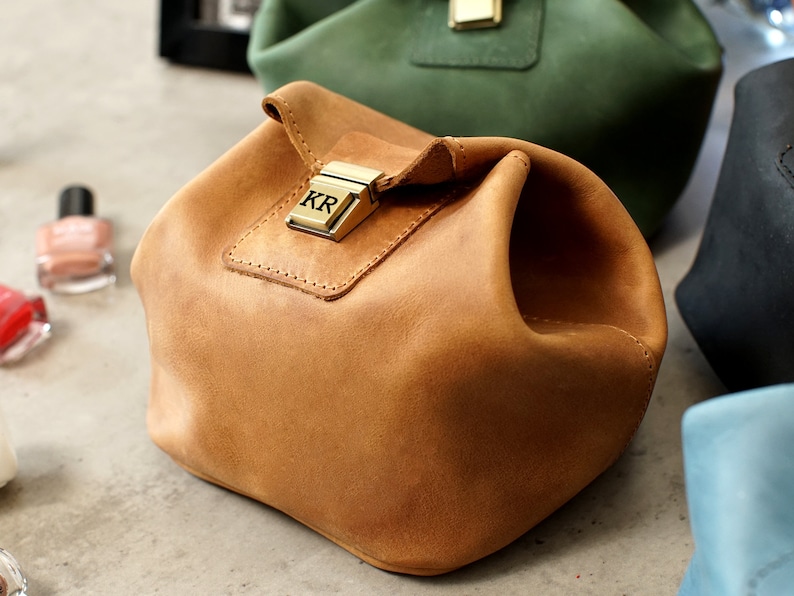 Kit Dopp femme, trousse de toilette personnalisée pour elle, pochette accessoires en cuir, cadeau personnalisé pour femme, sac en cuir organisateur de bijoux image 1