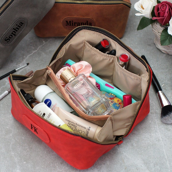 Bolsa de maquillaje de viaje de cuero personalizada, organizador de maquillaje plano abierto con divisor y asa, kit Dopp para mujer, bolsa cosmética personalizada para ella