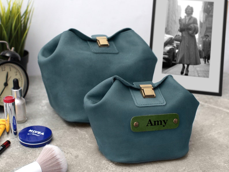 Kit Dopp femme, trousse de toilette personnalisée pour elle, pochette accessoires en cuir, cadeau personnalisé pour femme, sac en cuir organisateur de bijoux Smokey Blue