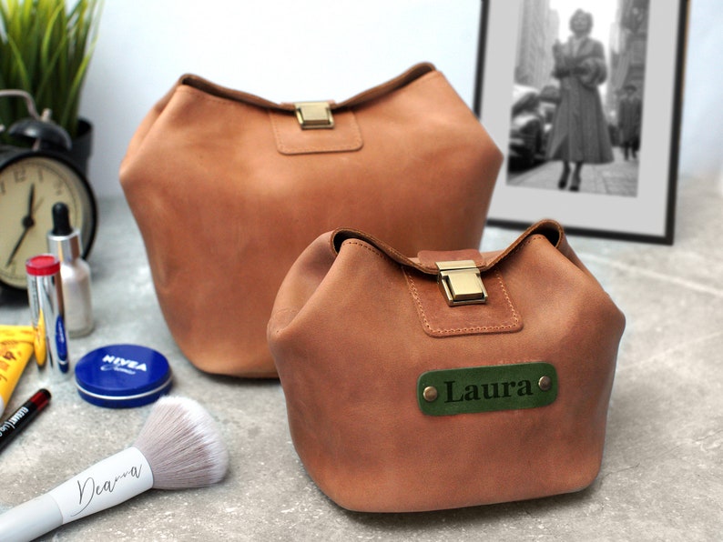 Kit Dopp femme, trousse de toilette personnalisée pour elle, pochette accessoires en cuir, cadeau personnalisé pour femme, sac en cuir organisateur de bijoux Tobacco Brown