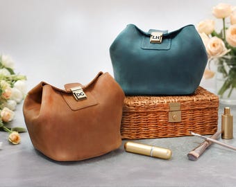 Leather Engraved Makeup Bag, Large Capacity Cosmetic Bag, Personalized Women Dopp Kit, Gift for Girlfriend, Birthday Gifts for Her
