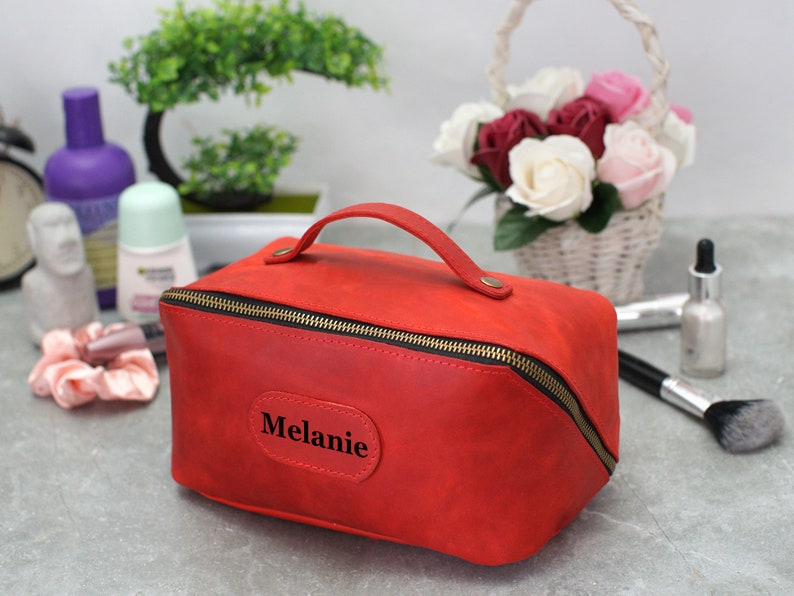 Custom Engraved Travel Cosmetic Bag, Perosnalized Makeup Bag, Leather Dopp Kit for Women, Bridal Party Gifts, Bridesmaid Makeup Bag Rustic Red