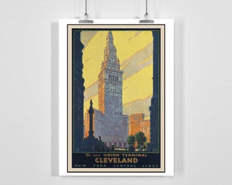 Pode incluir: Impressão de cartaz vintage do novo Union Terminal em Cleveland, Ohio, com um edifício imponente e um céu amarelo e laranja. O cartaz inclui o texto "NEW YORK CENTRAL LINES". A obra de arte é emoldurada com uma borda verde escura.
