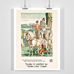 Puede incluir: Póster vintage que representa un carruaje tirado por caballos con cuatro caballos blancos, jinetes con vestimenta formal y un hombre con pantalones naranjas corriendo al lado. El póster incluye el texto "To-day in comfort by 'Green Line' Coach."