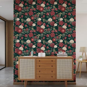 Carta da parati adesiva con motivi floreali scuri, elegante carta da parati botanica rimovibile per il soggiorno, moderna decorazione da parete in stile boho.