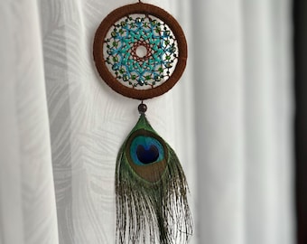 Colgante para coche con atrapasueños de pavo real: Adorno bohemio para el espejo retrovisor.