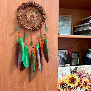 Rustic Willow Dreamcatcher Green Brown, Handmade Boho Wall Hanging with Acrylic Leaf Charms, Unique Gift for Nature Lovers, Boho Wall Décor
