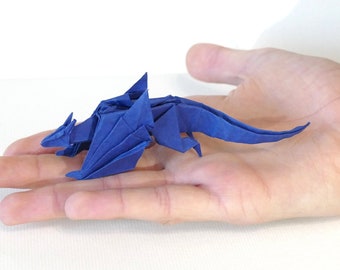 Dragón de origami hecho a mano