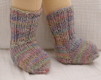 Fuß-länge von bis zu 7,5cm: Wollstrümpfe, handgestrickt, Puppensocken, passend für circa 40 bis 45 cm großen Puppen nach Waldorfart